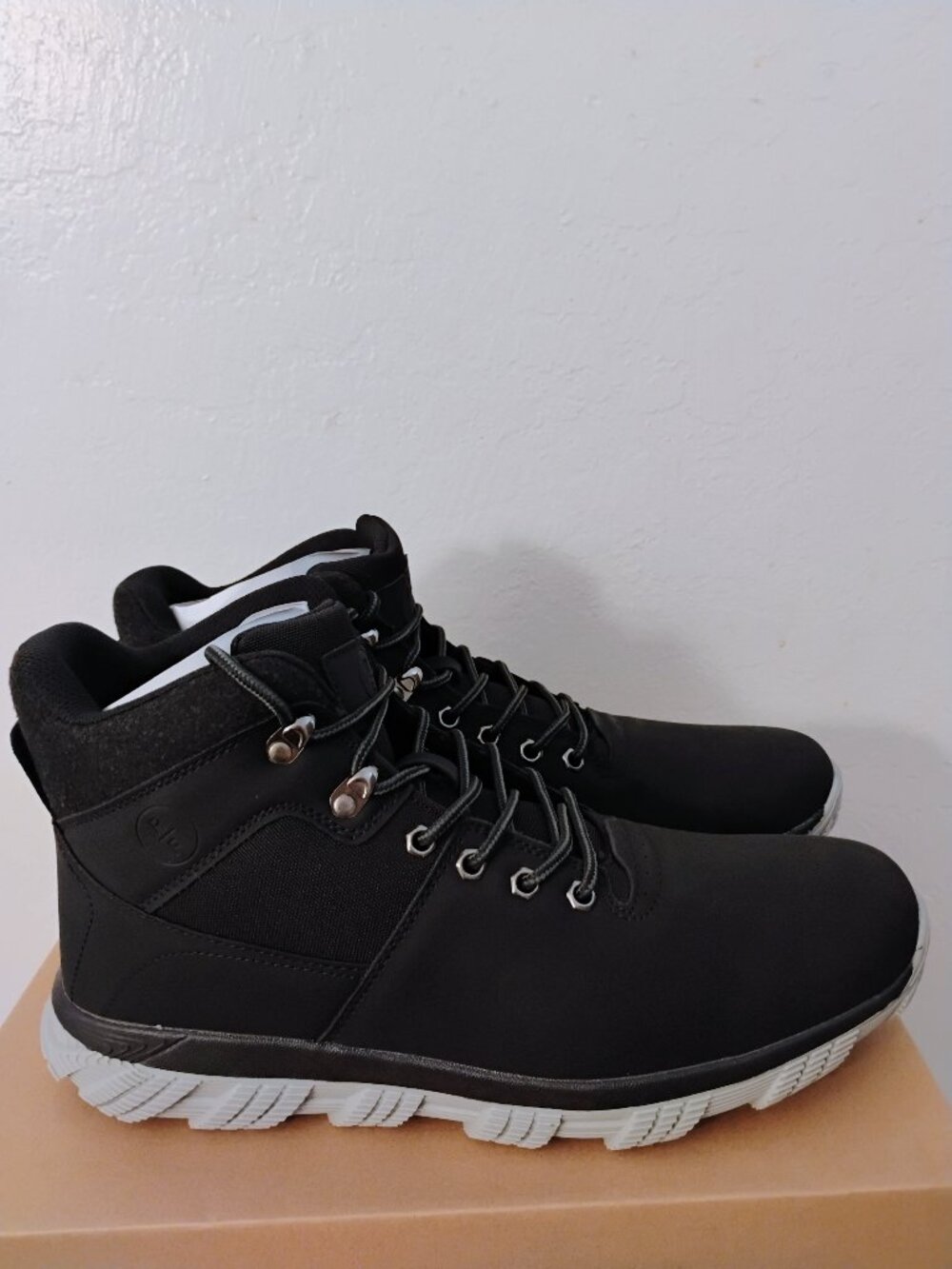Reserved Footwear New York Men's Darnell Mid-Top Sneaker Sz 10.5